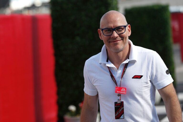 Jacques Villeneuve to drive 1963 AC Cobra at 2025 Goodwood Revival_6899eada13eb3